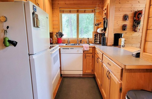 Mazama House | River House - Cabin at Lost River