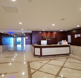 Downtown Shanghai Apartment | River House Near The Peoples Square And The Bund