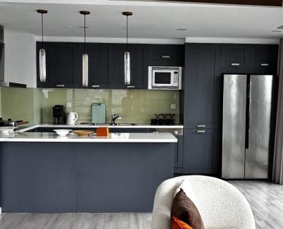 Downtown Shanghai Apartment | River House Near The Peoples Square And The Bund