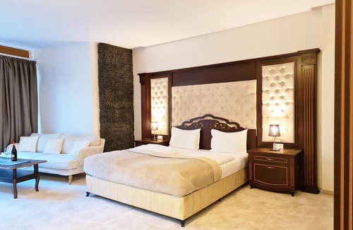 Vienna Hotel | River Lodge
