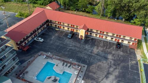 Pigeon Forge Hotel | River Place Inn