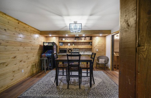 Broken Bow Cabin | River Ridge ~ 2 story riverfront cabin with hot tub, game room and kayaks