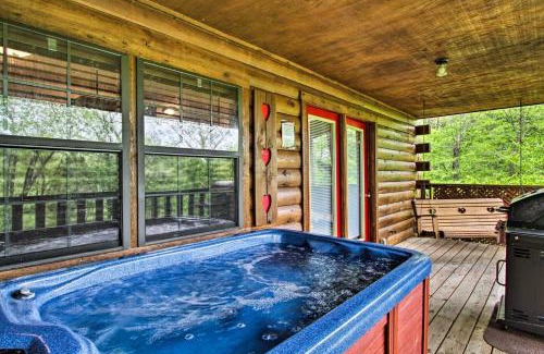 Sevierville House | River Rush- Cozy Riverfront Cabin 5 Mi to Pigeon Forge