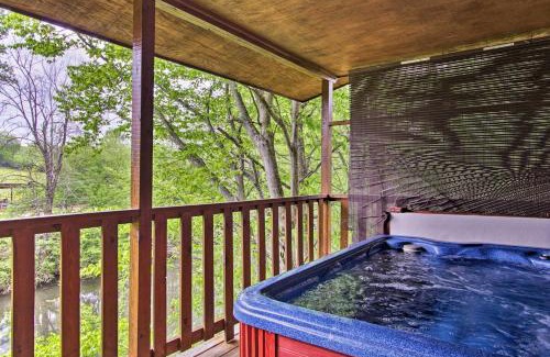 Sevierville House | River Rush- Cozy Riverfront Cabin 5 Mi to Pigeon Forge