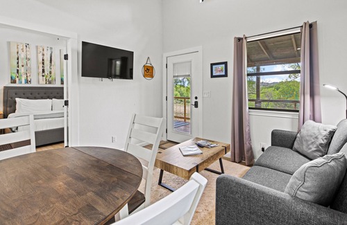 Fredericksburg Cottage | River's Edge Cottage on waterfront with full river access - near wineries