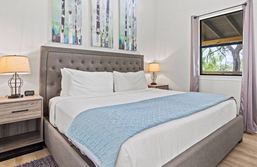 Fredericksburg Cottage | River's Edge Cottage on waterfront with full river access - near wineries