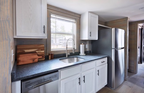 Arden Ski Chalet | River View Cabin with Hot Tub