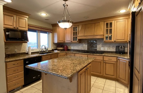 Burley House | RIVER VIEW CONDO FUN FAMILY Clean Luxurious Sleeps 6-8 Burley, ID