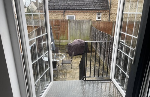 St Neots House | River View House in the Heart of St Neots
