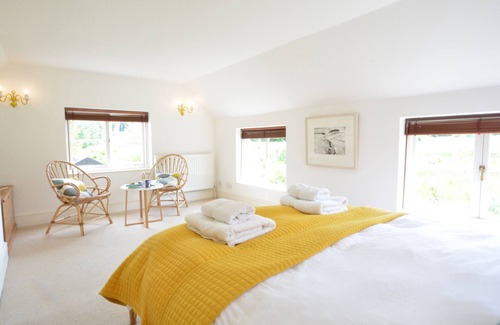 Pin Mill Cottage | RIVER VIEW, PIN MILL, pet friendly, with open fire in Pin Mill