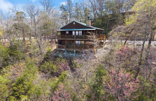 Eureka Springs House | River View, Sleeps 6, Hot Tub