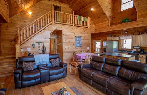 Todd Cabin | River Walk - New River Front Log Cabin in Todd - 30 Min to Skiing/Tubing