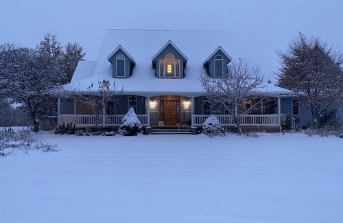 Hermiston House | Riverfront - Amazing View! Large Estate with Pool Table, Air Hockey & Media Room