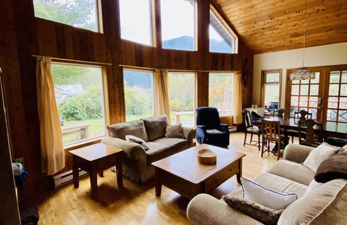 Zeballos House | Riverfront Cabin in Zeballos - Fish & explore the West Coast