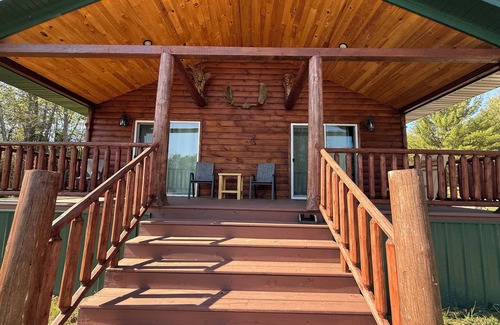 Paris Cabin | Riverfront Deer Cabin