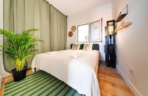 Santo Estevao Apartment | Riverfront Elegance 41br Spacious Retreat