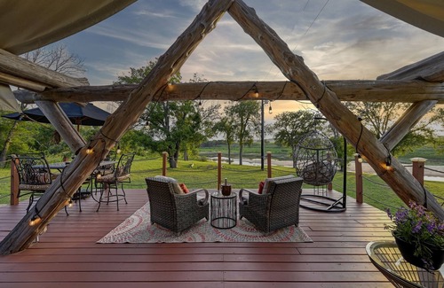 Marble Falls Cabin | Riverfront | Glamping| Yurt | Hot Tub | Firepit | Kayaks