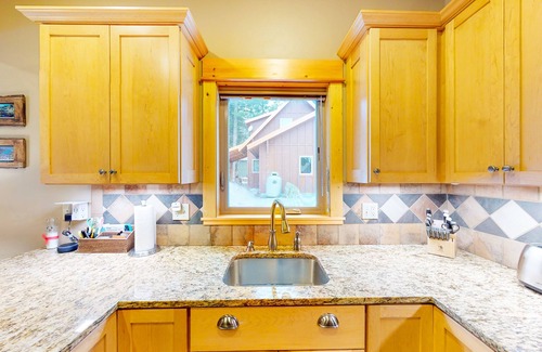 Joseph House | Riverfront home with mountain view & fireplace - walk to tram & Wallowa Lake