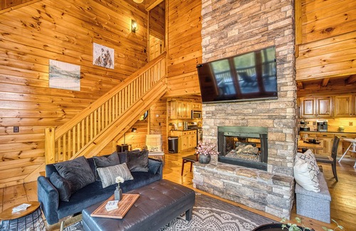 Ellijay Cabin | Riverfront - Hot Tub - kayaks - fire pits - 4 king beds - awesome views-wildlife