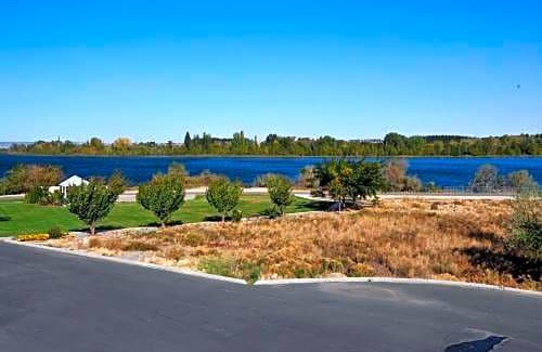 South Richland Hotel | Riverfront Hotel; SureStay Collection by Best Western