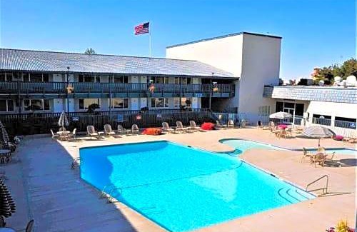 South Richland Hotel | Riverfront Hotel; SureStay Collection by Best Western