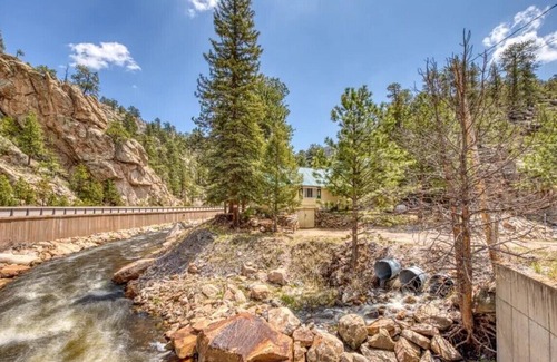 Drake House | Riverfront house on large property - Monthly rental May to September