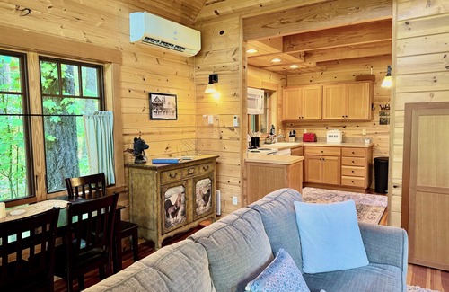 McKenzie Bridge Cabin | Riverfront Luxury Cabin #9 at The Log Cabin Inn