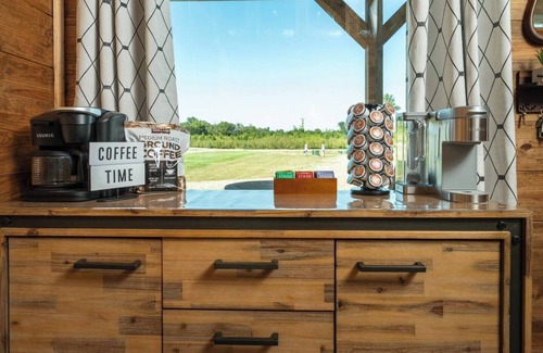 Golden Cabin | Riverfront | Ping Pong + Playset + Kayaks | EV