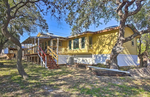 Lakehills House | Riverfront Pipe Creek Home w/Kayaks & Grill!