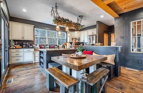 Ellijay Cabin | Riverfront Retreat in Secluded Resort