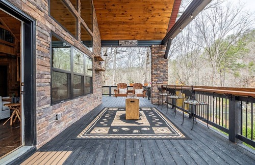 Ellijay Cabin | Riverfront Retreat in Secluded Resort