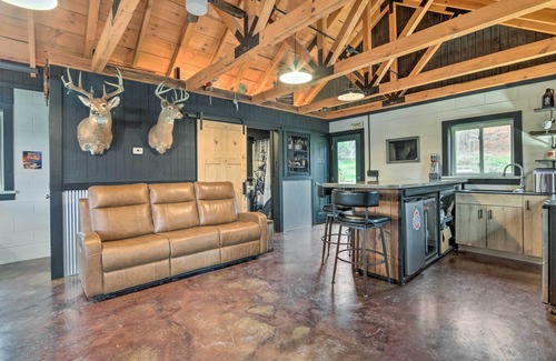 Zanesville House | Riverfront Zanesville Getaway w/Private Bar!