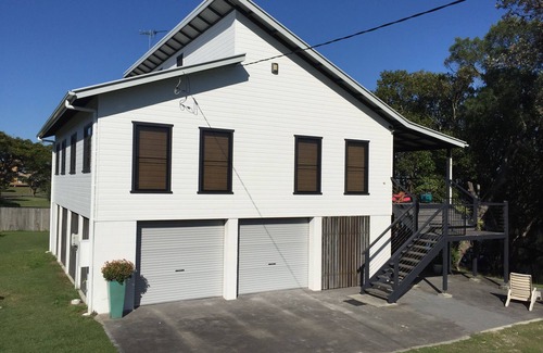 Iluka House | RIVERPEARL - Waterfront modern private house in Iluka. nViewsnGarages huge yard