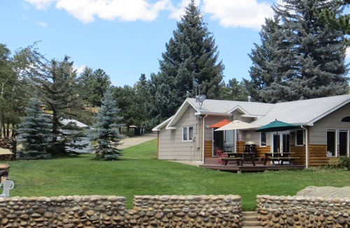 Estes Park Cabin | Rivers Edge "CATCH WILD TROUT" Discount 7 nights or more July and August 2025