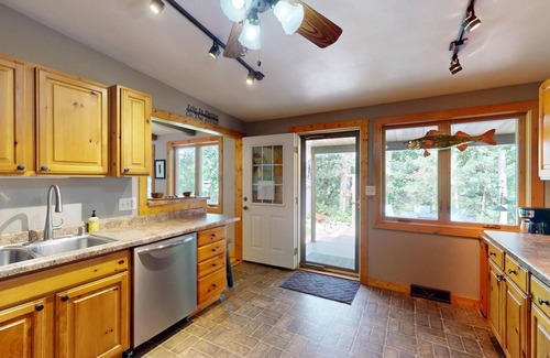 Rothschild House | River’s Reverie - Privacy within minutes of conveniences and attractions!