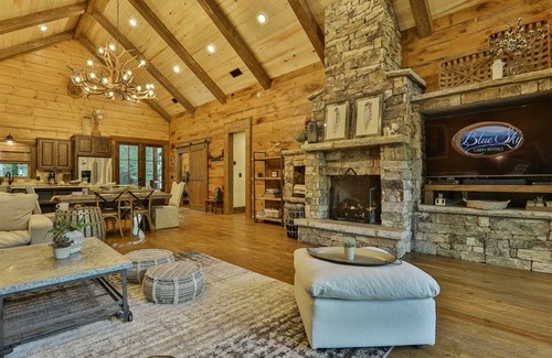 Ellijay Cabin | Riverscape | Ellijay, GA