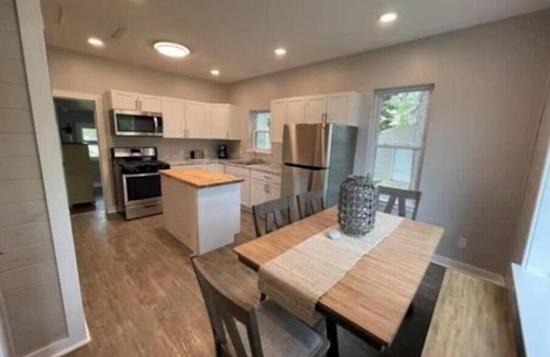 Indian River House | Riverside 3BR Retreat Tranquil & Family-Friendly