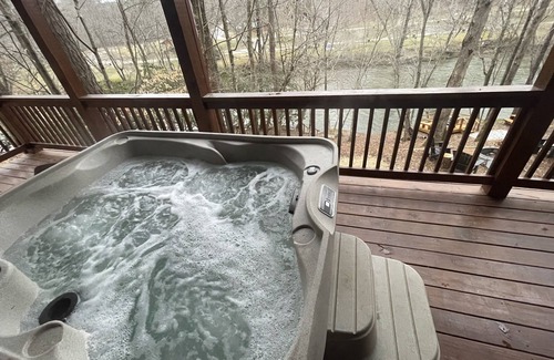 Ellijay Cabin | Riverside Cabin with Gameroom, Deer, & Fishing.