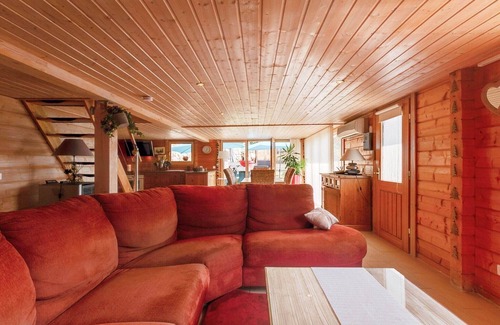 Le Cheylard House | Riverside Chalet Retreat