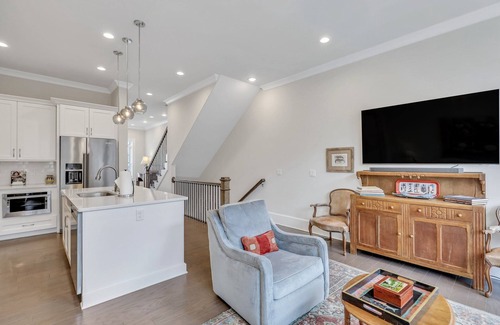 Hitch Village - Fred Wessels Homes House | Riverside Getaway In Unbeatable Location W/Parking by Lucky Savannah