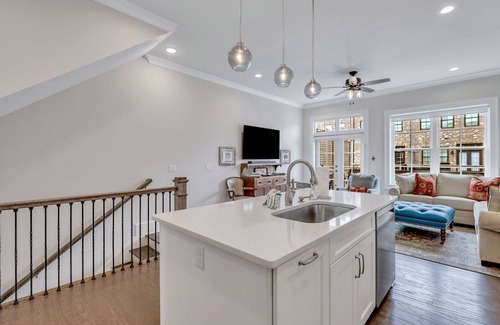 Hitch Village - Fred Wessels Homes House | Riverside Getaway In Unbeatable Location W/Parking by Lucky Savannah