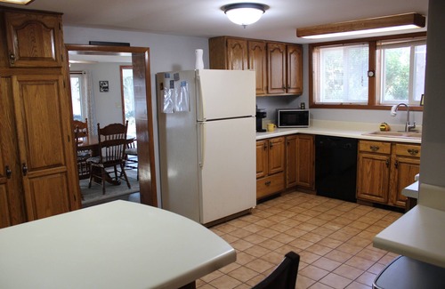 Town of Lysander House | Riverside Getaway - Spend Time with Family and Friends