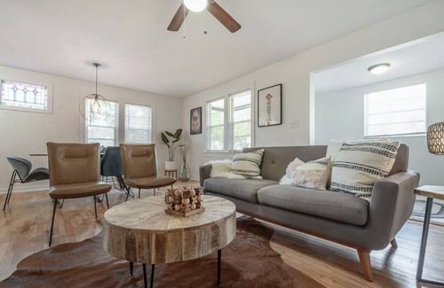 Riverside Heights House | Riverside Heights. Game room. Near Riverwalk area