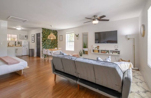 Riverside Heights House | Riverside Heights Guest House
