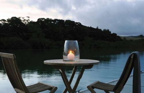 Matakana House | Riverside Matakana luxury apartment style bach