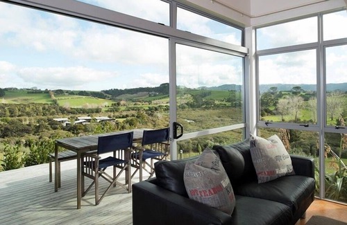 Matakana House | Riverside Matakana luxury apartment style bach
