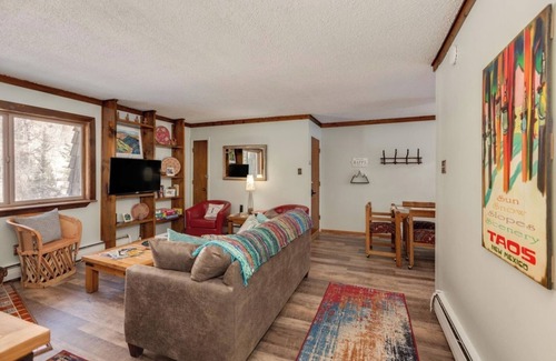 Arroyo Seco Condo | Riverside Retreat 12 at Taos East - 2 Bedroom Updated Condo on the Hondo River