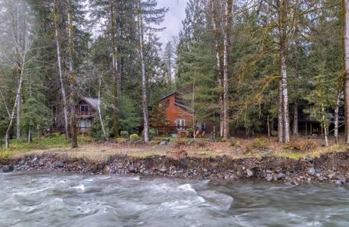 Mount Hood Village House | Riverside Retreat