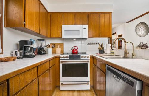 Mount Hood Village House | Riverside Retreat