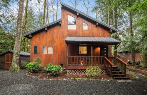 Mount Hood Village House | Riverside Retreat